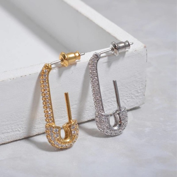 18k Gold Plated SAFETY PIN Earrings - Picture 3 of 6